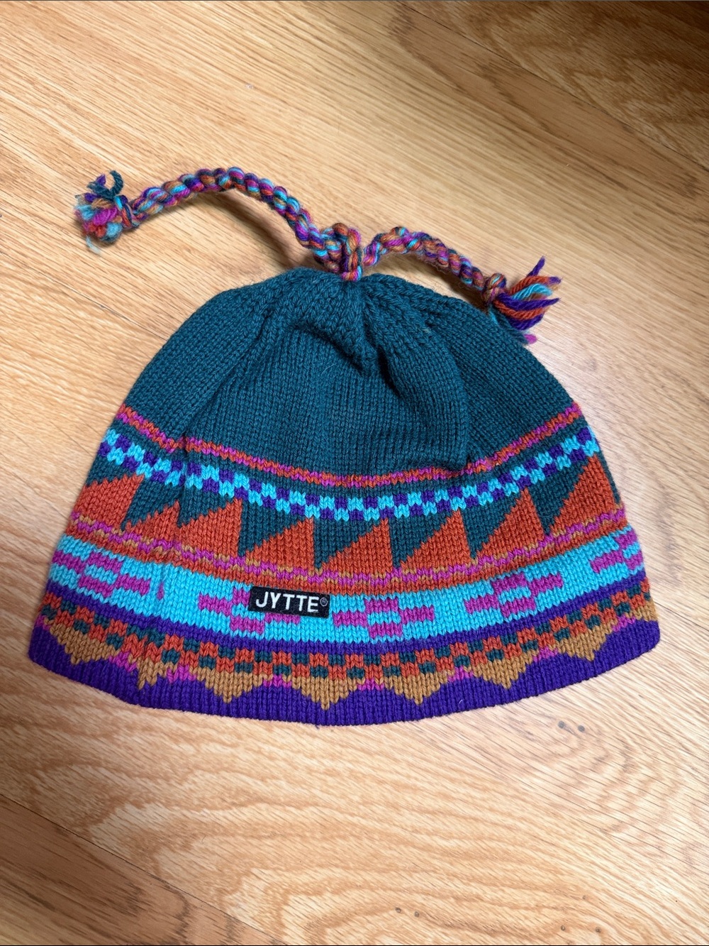 Jytte Geometric Knit Hat in Blue & Purple